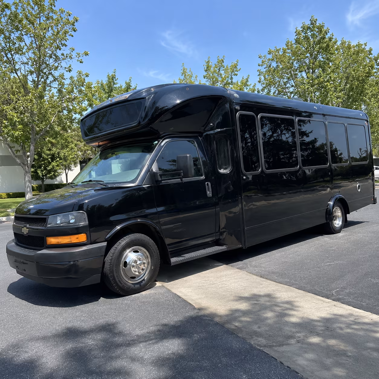 alhambra 15 passenger party bus