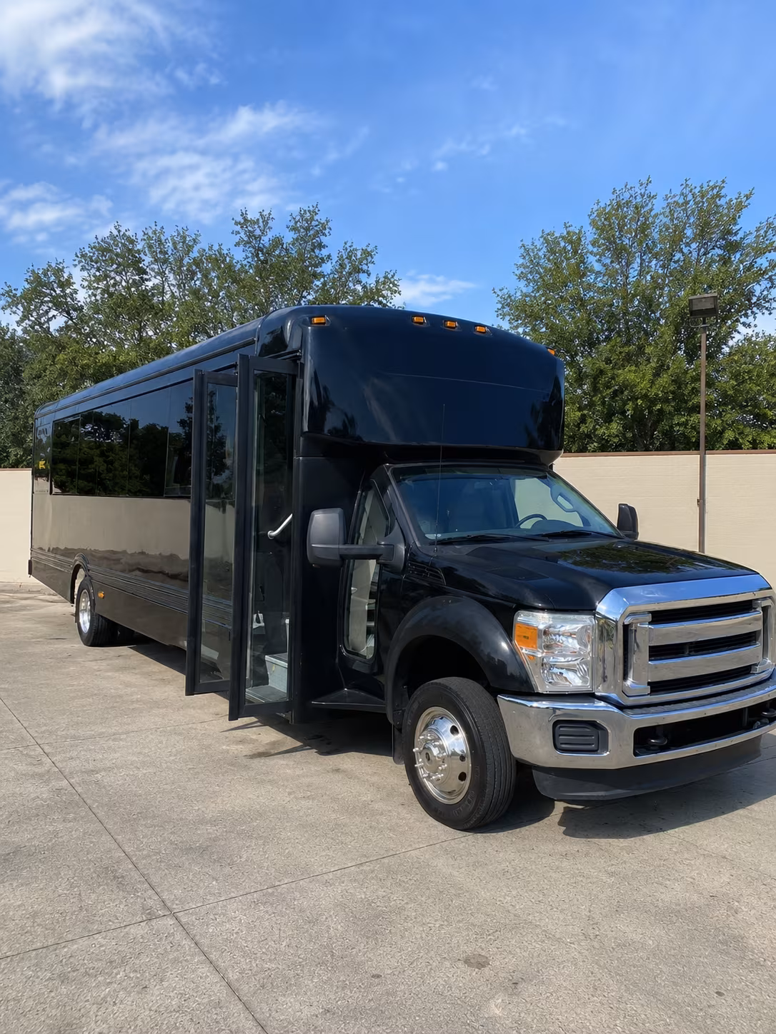 alhambra 20 passenger party bus