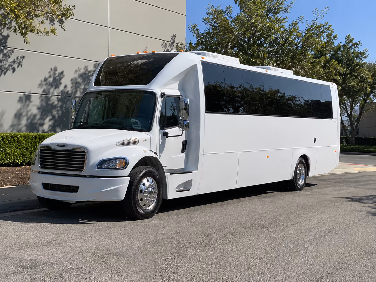 party bus rentals for alhambra proms at mark keppel alhambra and san gabriel high schools